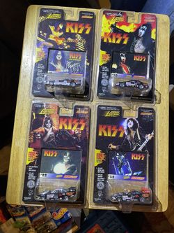 KISS (4 Pk) Die Cast Car & Bonus Card