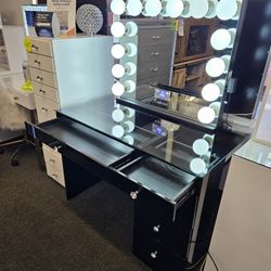 Brand  New Vanity 5 Drawera Aceylic With Hollywood Mirror Bluetooth Speaker $699
