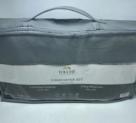 New King White Comforter