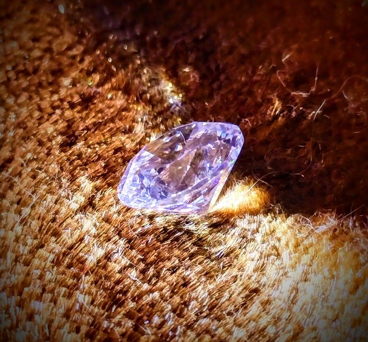 SHIV CEMS TESTING LAB** COLOR : D** CLARITY: VVS1 ** REFLECTIVE INDEX: 2.418 **Diamond 5.0 Cts. ** ROUND LAB BRILLIANT **