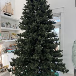 12’ Christmas Tree Beautiful With Lights