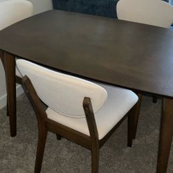 Dining Room Table With Four Chairs In Very Good Condition