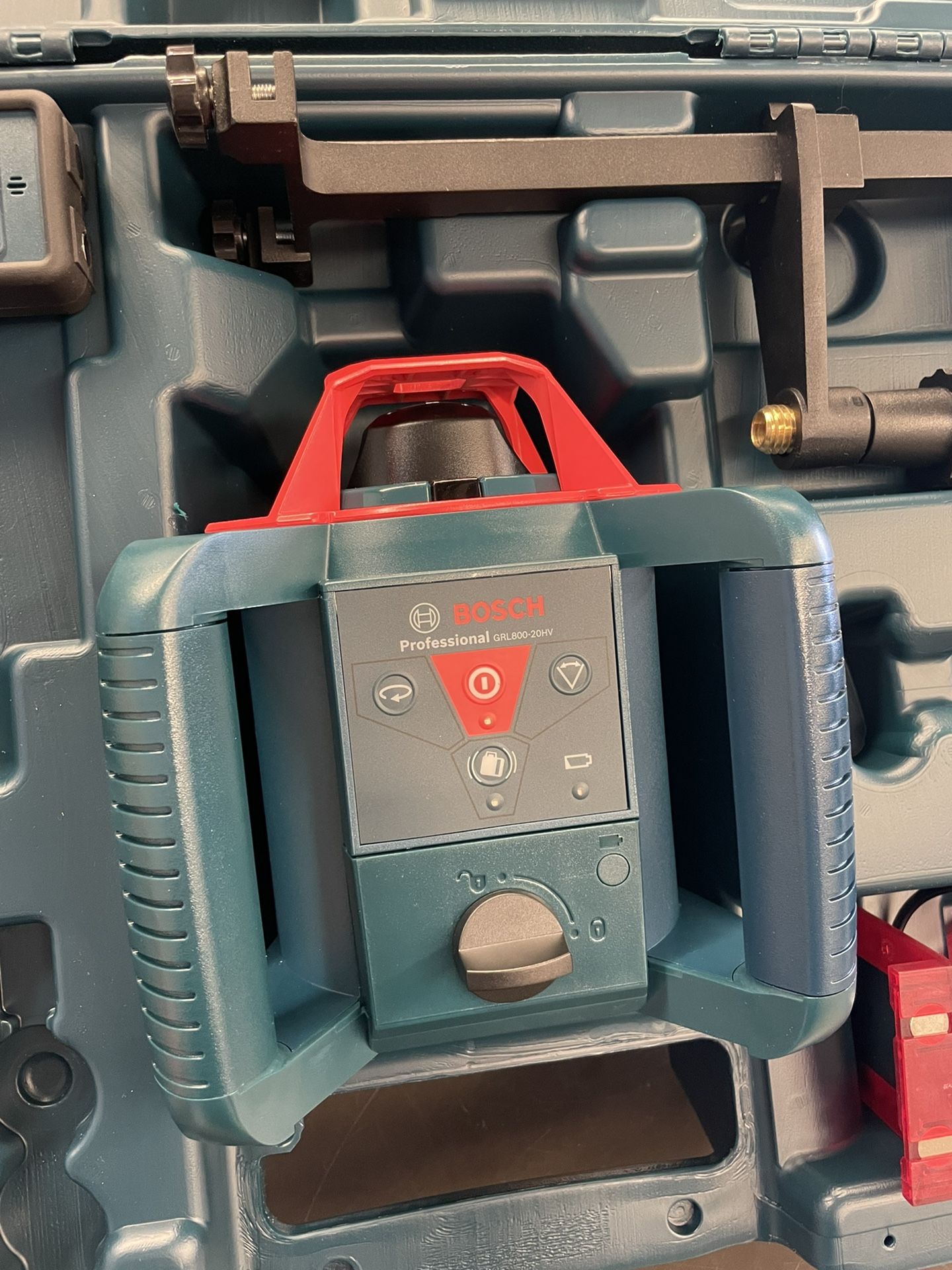 Bosch GRL800 20HV 800ft Rotary Laser Level Kit With Tripod. New