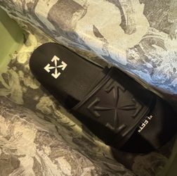 Brand: Off White slides