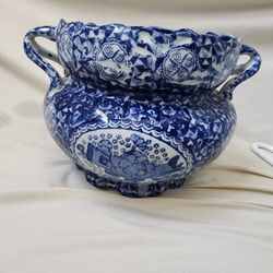 Porcelain decorative pot - Blue and white 7 1/2" tall