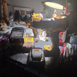 2 Drills 1 Impact Both Dewalt Drills 2 Batterys 1 2ah 14ah