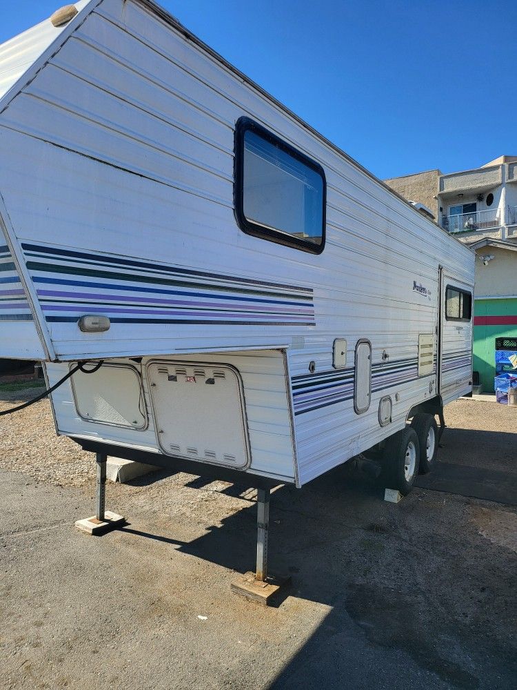 Wanderer Lite 5th Wheel