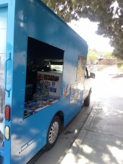 Ice cream truck rady to work good buissnes