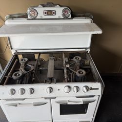 O'Keefe & Merritt Gas Range (stove)