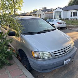 2002 Toyota sienna turns on and runs