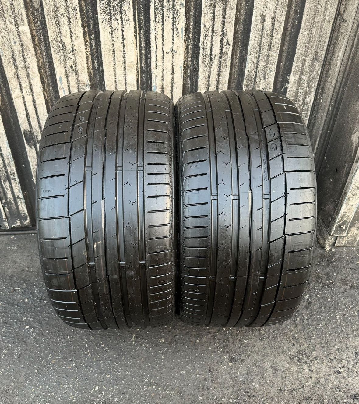 305/30/20 305/30ZR20 Continental ExtremeContact LikeNew