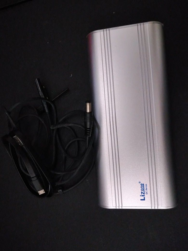 Lizone QC 35000mAh 5-ports portable Charger for phones, Microsoft surface and Apple products