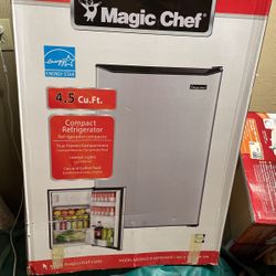 Magic Chef 4.5 Mini Fridge