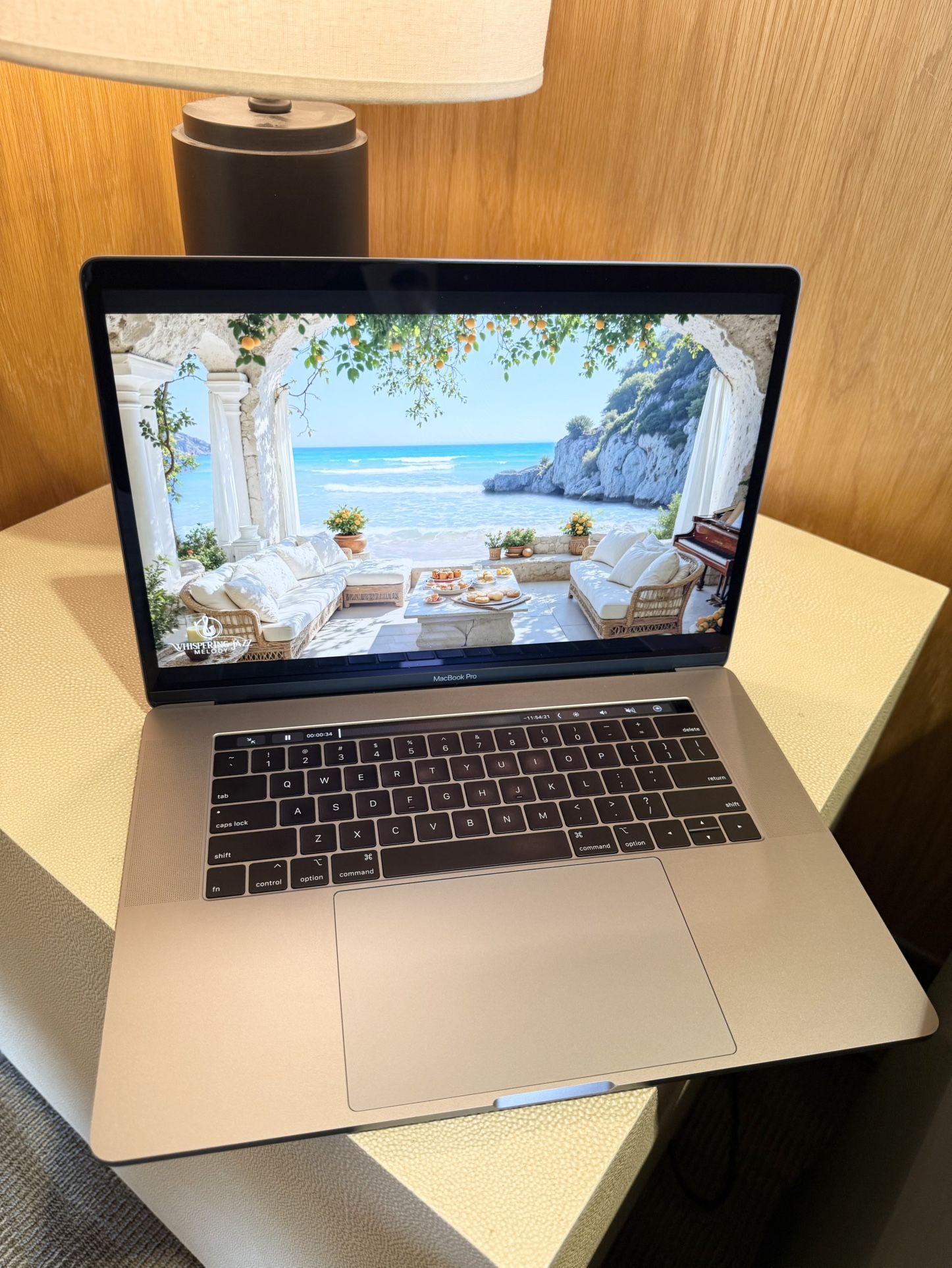 2019 MACBOOK i7 16GB RAM 512GB STORAGE