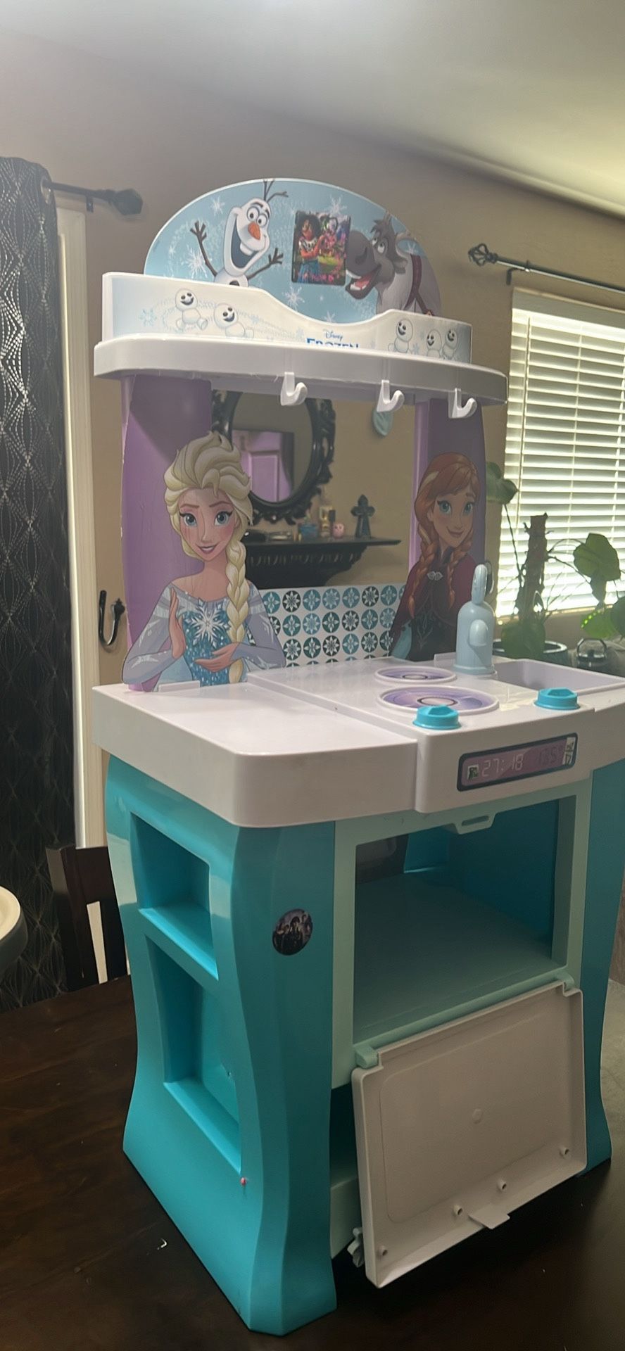 Little Kitchen Frozen