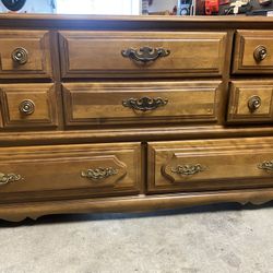 Dresser With Mirror 