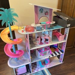 5 Ft Doll House With Accessories