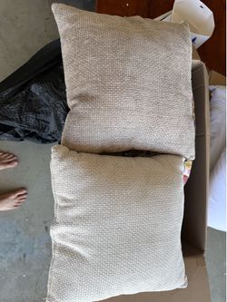4 Decorative pillows