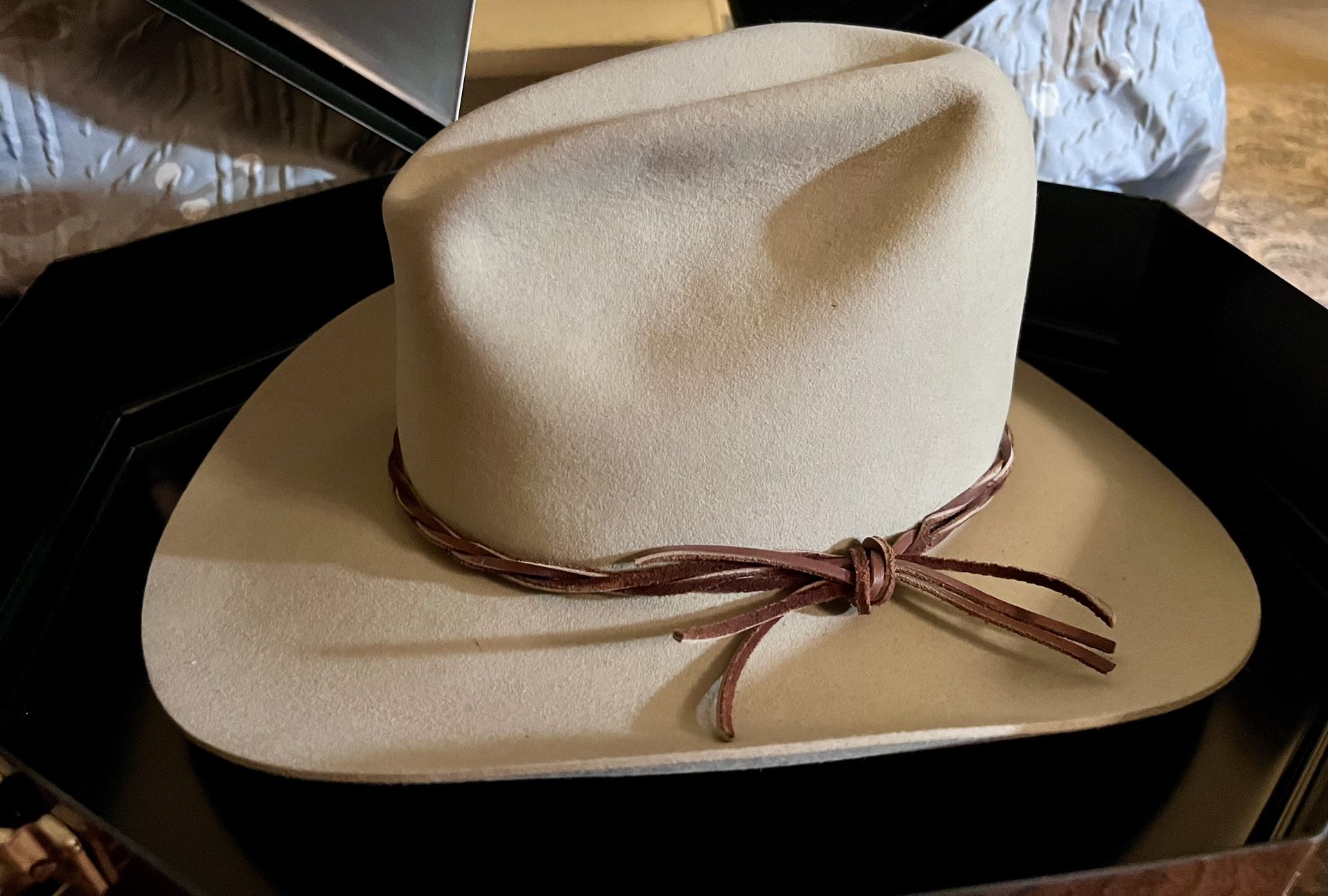 GUS Cowboy Hat & Brand New Hat Can