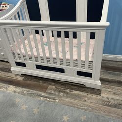 Baby,Toddler Convertible Crib And New Mattress 