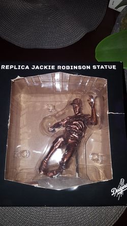 Dodgers- Jackie Robinson Statue..Limited Edition Statue