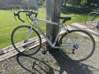 2 Vilano Road Bikes 