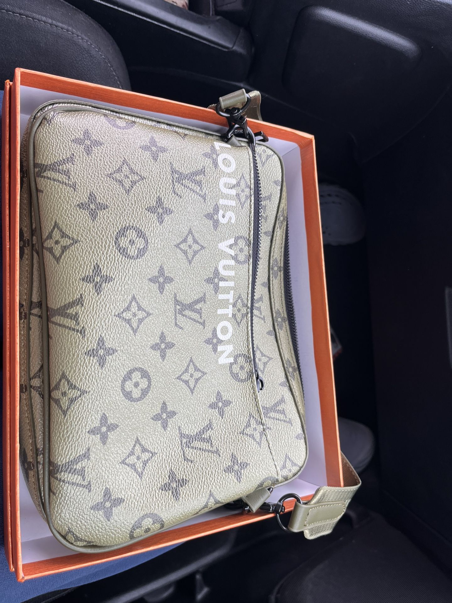 LV Messanger Trio Bag
