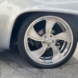 INTRO WHEELS AND TIRES SIZE 22 STAGGER