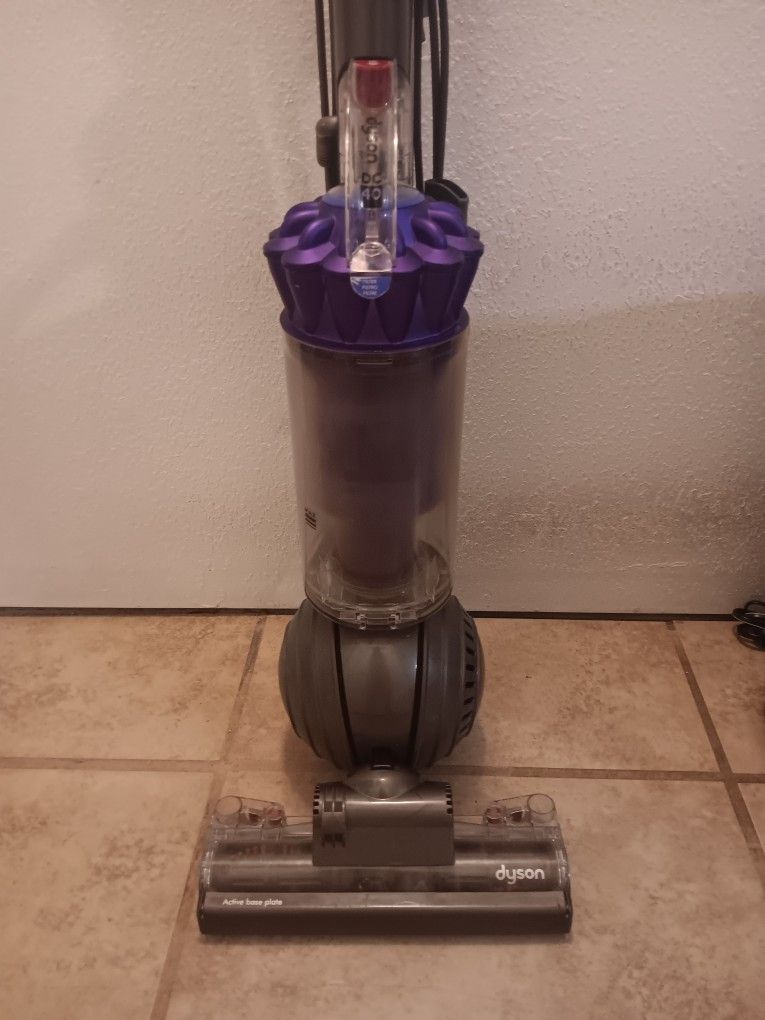 Nearly New Dyson Dc40 Ball Upright Vacuum Cleaner