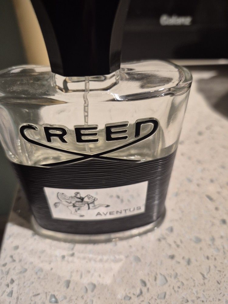 Aventura Perfume Para Hombre Esta Ala mitad Dela Botella $40