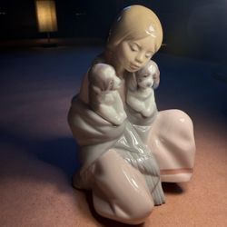 Collectible Lladró “Snuggle Up” Figurine #6226