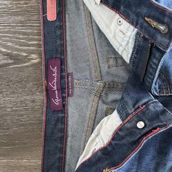 Gloria Vanderbilt Women’s Denim Size 4 $5 with Intentional Center crease