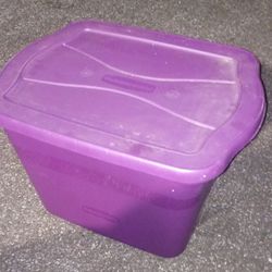 Rubbermaid Storage Tote 