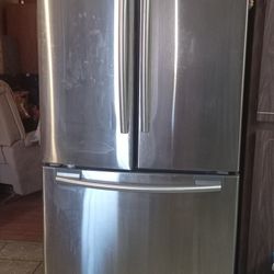 Samsung  Refridgerator PAID $2000 ASKING $300