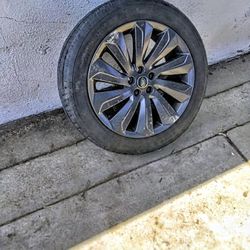 Land Rover Rim And Tire 235/55 R-19