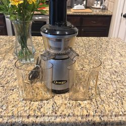 Omega Juicer