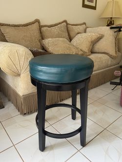 Swivel Bar Stool / Counter Stool – Padded Seat