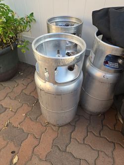 Forklift propane tanks