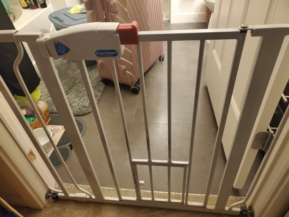 Carlson Dog Products - Dog / Children Gate With Door 