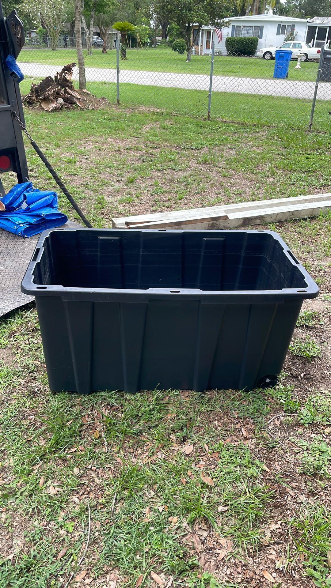 77 Gal Plastic Container With Cover