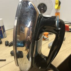 Black & Decker "THE CLASSIC" Heavy Duty Traditional Steam Iron F67E NEW-W/MANUAL