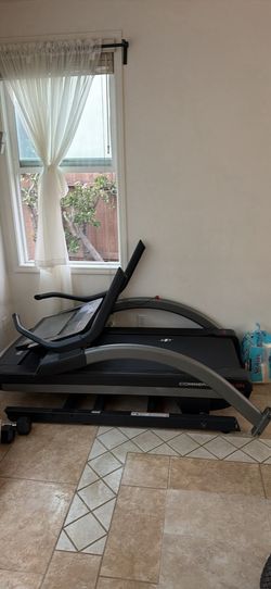 NordicTrack x22i Incline Treadmill