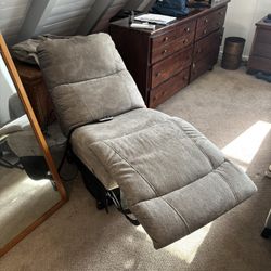 Lazyboy Electric Recliner - Like New
