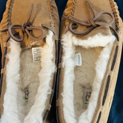 UGG SZ6 Women's Slippers BRAND NEW