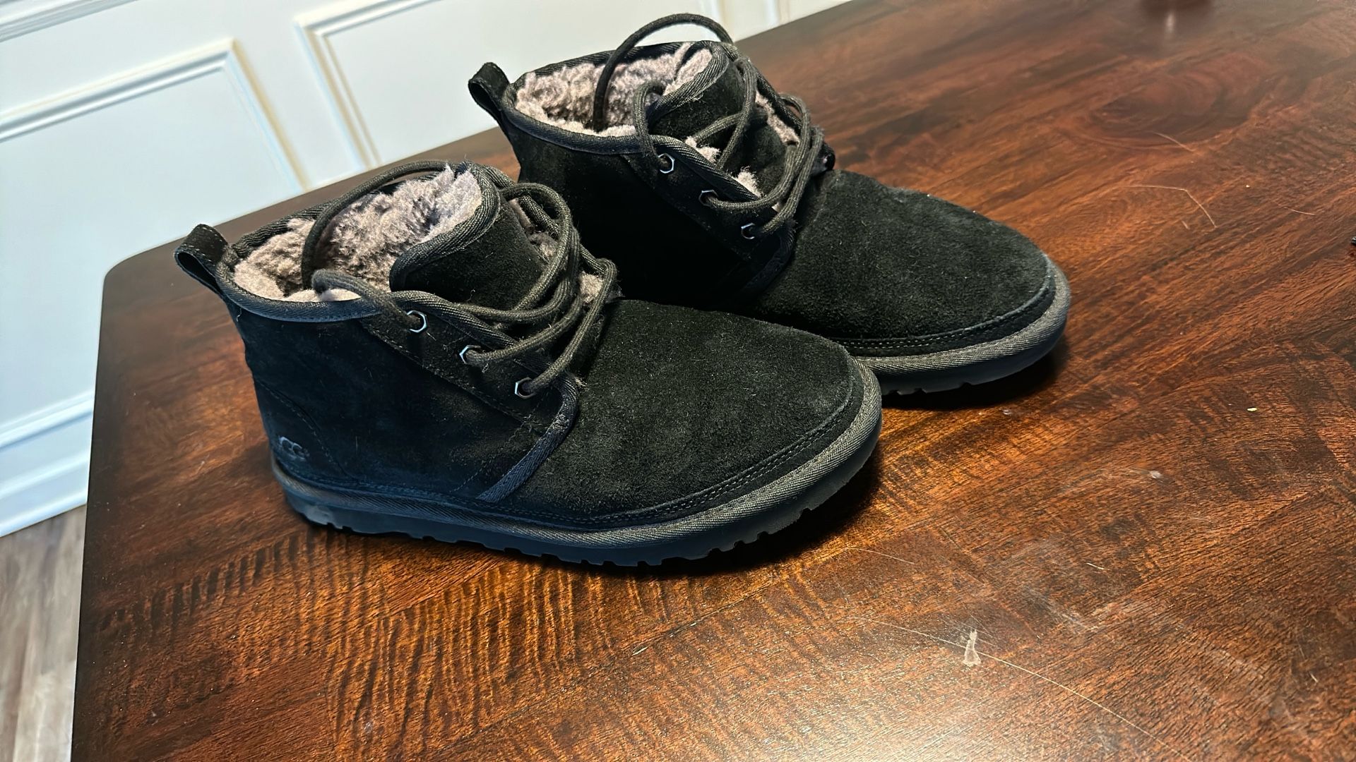Women UGGS Size 8 Great Condition Barely Worn