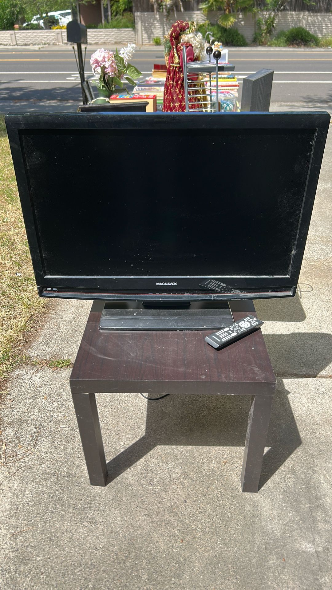 MAGNABOX TV WITH BUILT IN DVD!