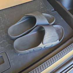 Mens Size 14 OOFOS Sandles 