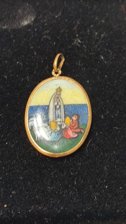 19.2k gold - our lady of Fatima’s pendant