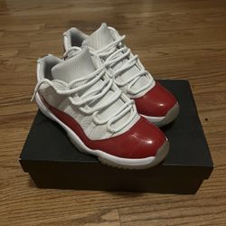 Jordan 11 Cherry Low Sz 10.5