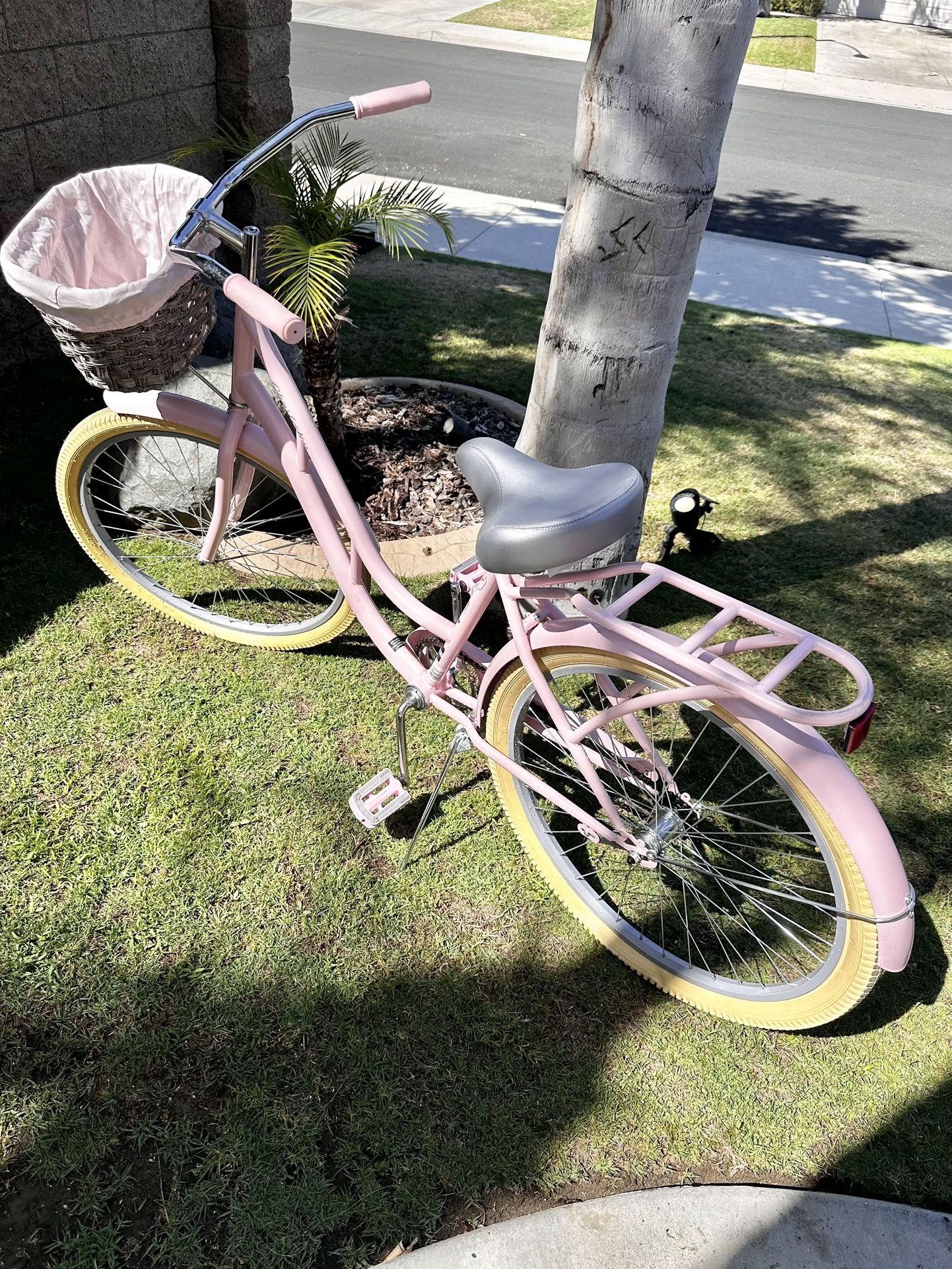 Girls/ Woman’s pink Beach Cruiser